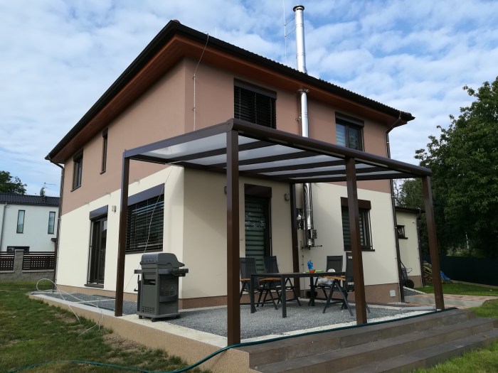 Pergola hnědá RAL8017 300 x 400 cm provedení DELUXE.