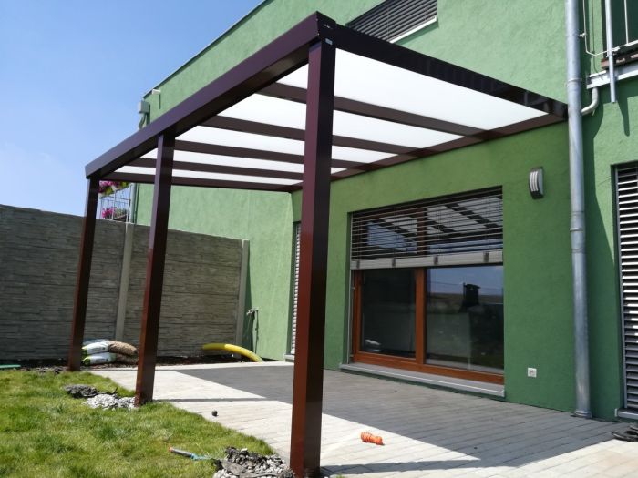 Pergola hnědá RAL8017 700 x 350 cm provedení DELUXE